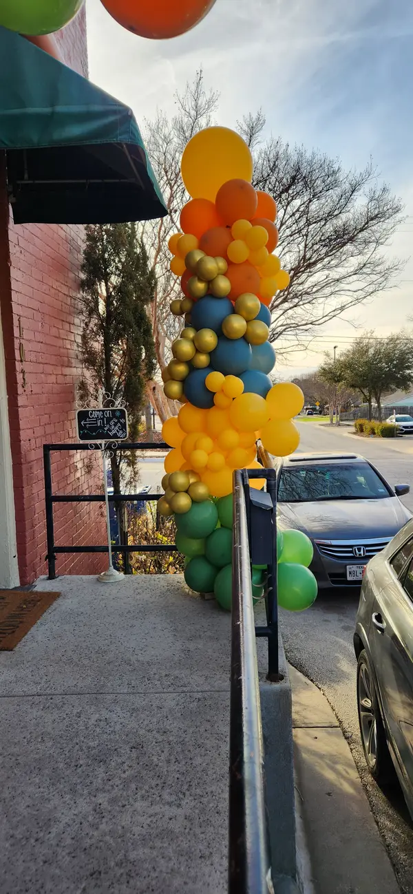 Pecan Creek Events balloon decor — photo 16