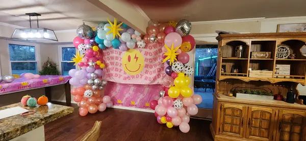 Pecan Creek Events balloon decor — photo 79
